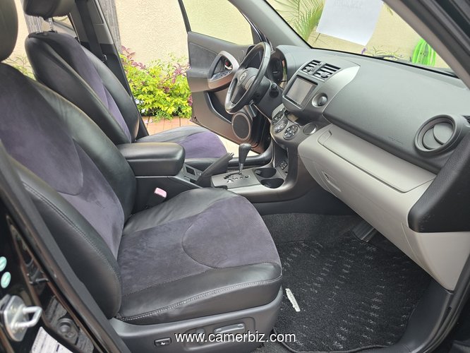 4WD 2010 Toyota VANGUARD Automatique avec 7 Places à vendre à Yaoundé - 36350