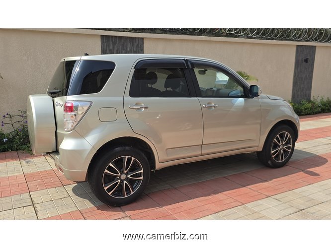 4WD 2015 Toyota Rush Daihatsu Bergo Automatique à vendre à Yaoundé - 36351