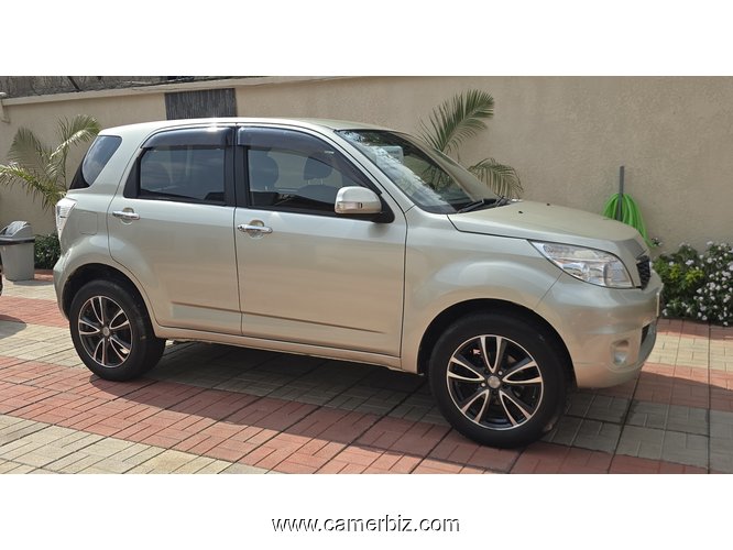 4WD 2015 Toyota Rush Daihatsu Bergo Automatique à vendre à Yaoundé - 36351