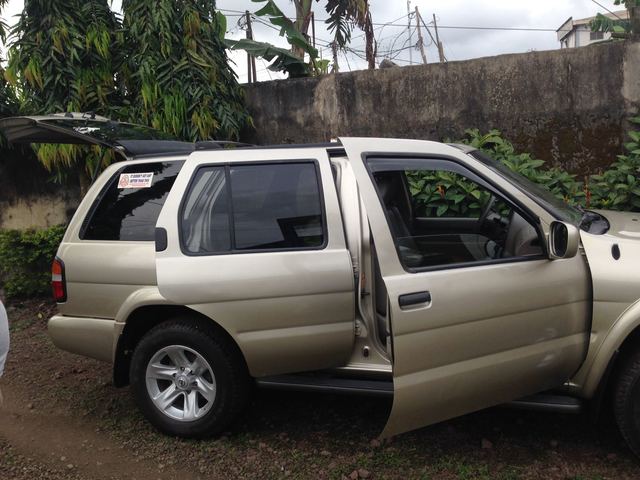 Nissan Pathfinder 4X4 - 373