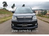 Super Belle 2005 Toyota NOAH Full Option avec 9 Places a vendre - 4548