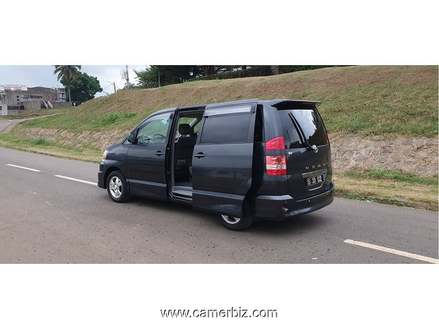 Super Belle 2005 Toyota NOAH Full Option avec 9 Places a vendre - 4548