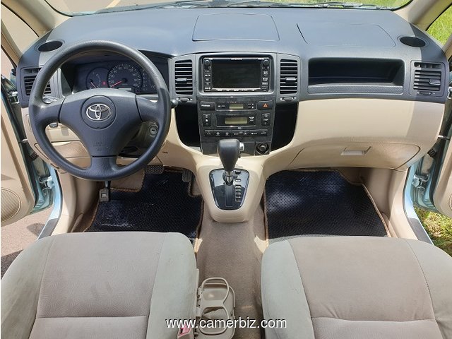 Belle 2005 TOYOTA COROLLA VERSO avec 7 Places - 4792