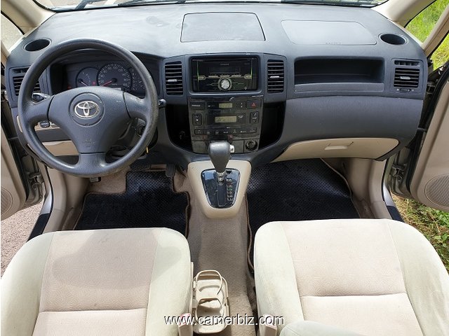 2005 TOYOTA COROLLA VERSO (SPACIO) avec 7 Places a vendre - 4852