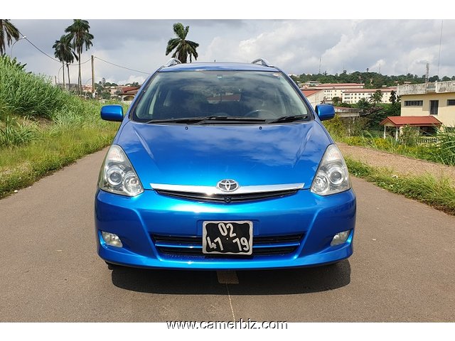 Belle 2007 Toyota WISH Full Option avec 7 Places à vendre - 5346