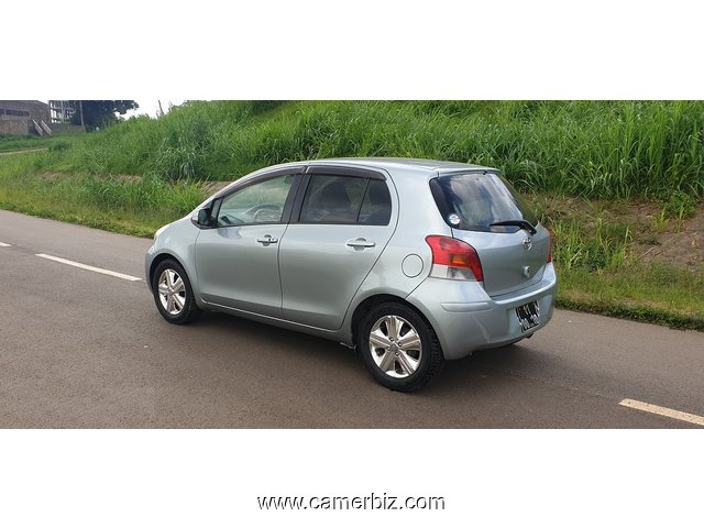 Belle 2010 Toyota Yaris Full Option avec chaises en cuir à vendre - 5422
