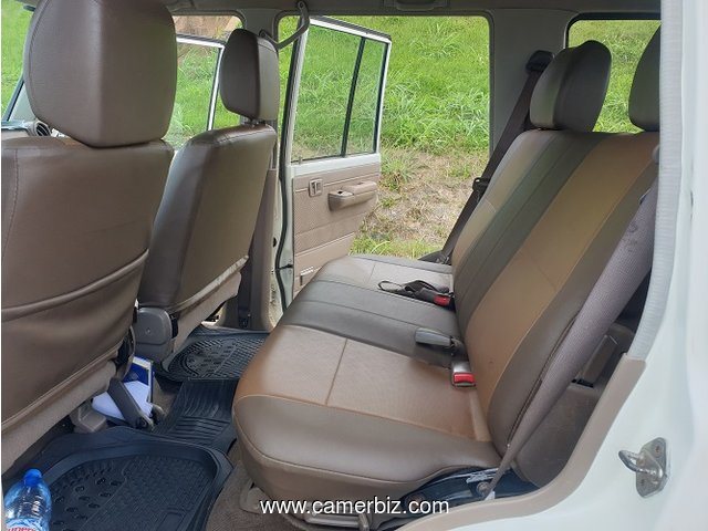 Belle 2012 TOYOTA LAND CRUISER Full Option avec 10 places et 4WD à vendre - 6047