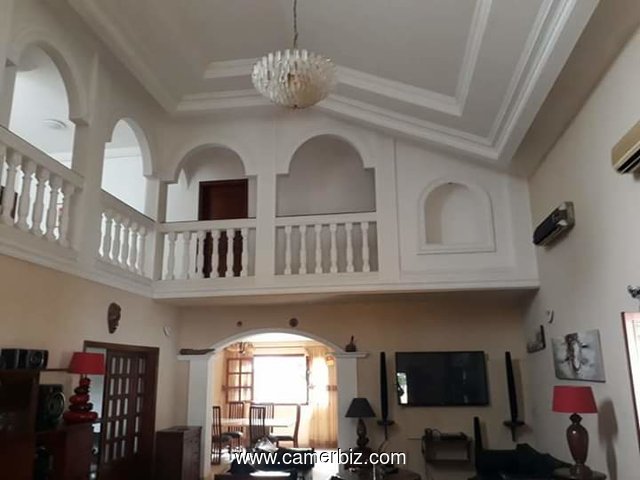 VENTE DUPLEX 1100M2 AVEC PISCINE A BONABERI, DOUALA - 6117