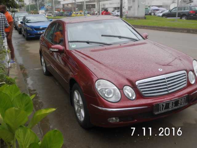 Mercedes E200 KOMPRESSOR rouge - 635