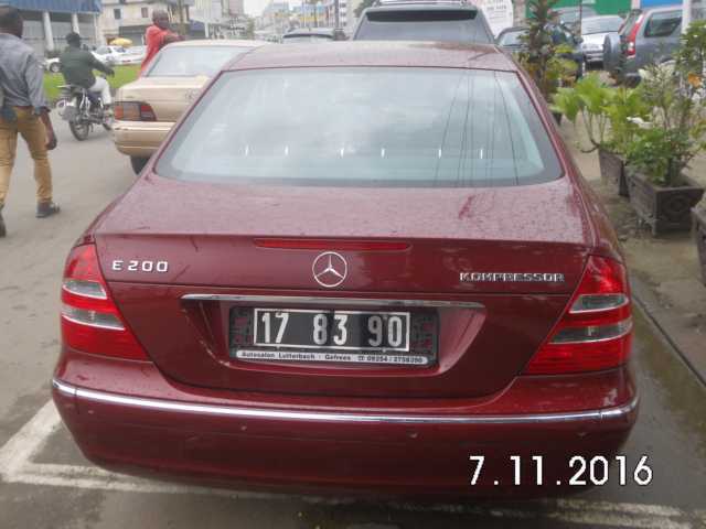 Mercedes E200 KOMPRESSOR rouge - 635
