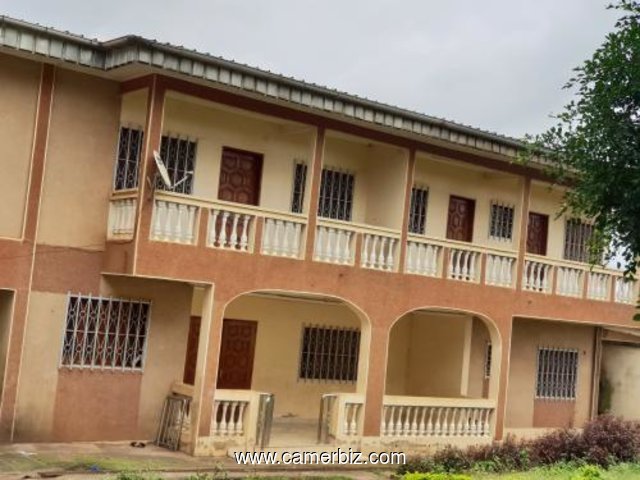 Villa en duplex de 06 chambres à vendre à Etoudi, Yaoundé  95 Millions francs CFA - 6487