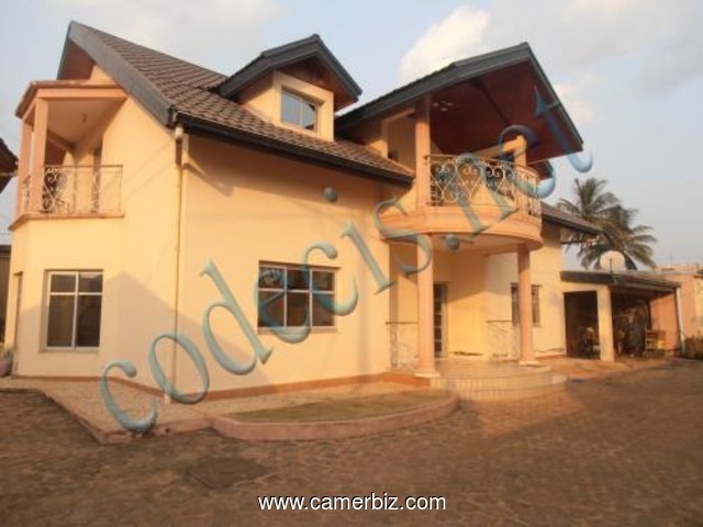  Villa de 07 chambres à vendre à  Mendong, Yaoundé  125 Millions F CFA HT - 6488