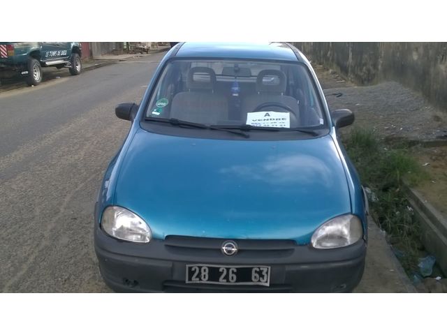 opel corsa  1.2 en bon etat  - 701