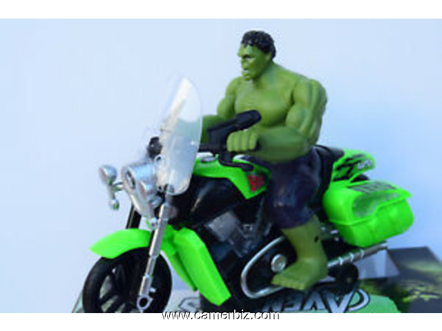 Avengers Hulk Figure sur une moto Music Sound & lumières Bump N Go - 7251