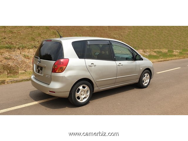 2004 Toyota Corolla Spacio avec 7 places à vendre - 7719