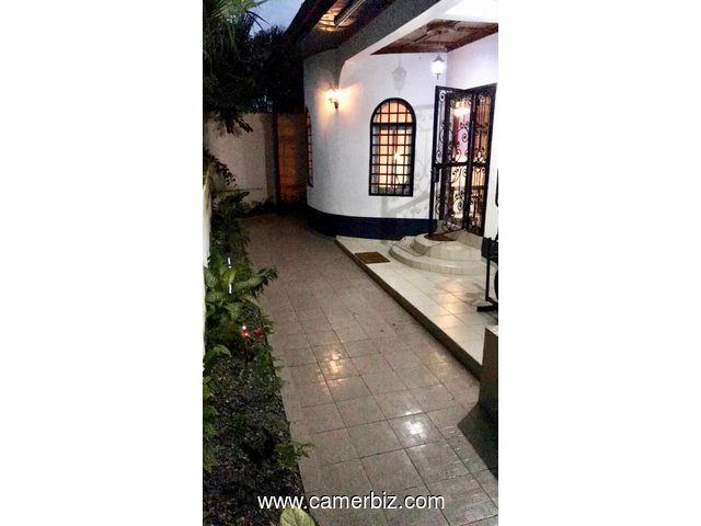 #studio #meublé sous forme de villa à louer à #Douala - Cameroun  Juste après Carrefour Armée de l'a - 7736