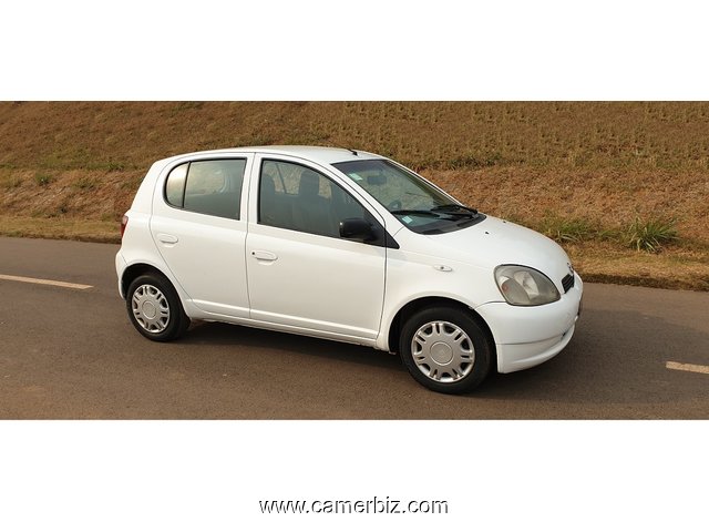 2002 Toyota YARIS. Manuelle à vendre - 8011