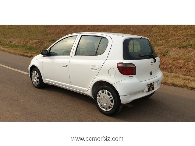 2002 Toyota YARIS. Manuelle à vendre - 8011