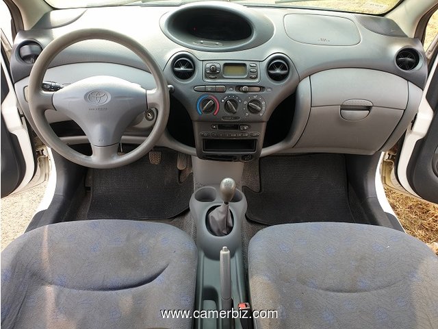 2002 Toyota YARIS. Manuelle à vendre - 8011