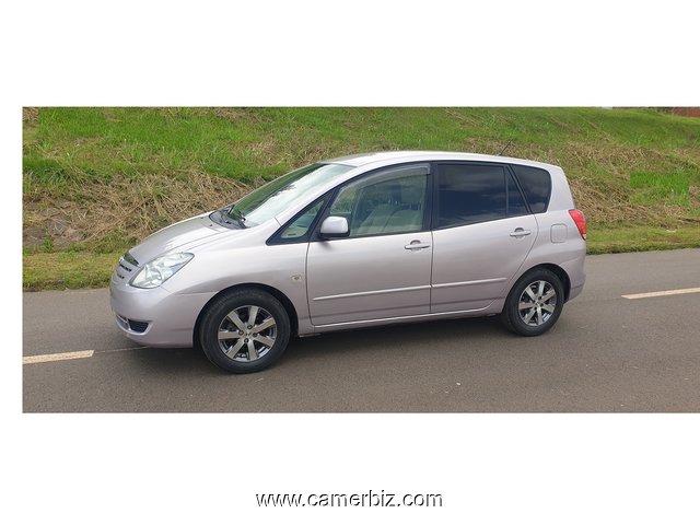 2004 Toyota Corolla Spacio Automatique avec 7 places à vendre - 8384