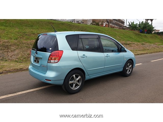 2005 Toyota Corolla Spacio Automatique avec 7 places à vendre - 8864