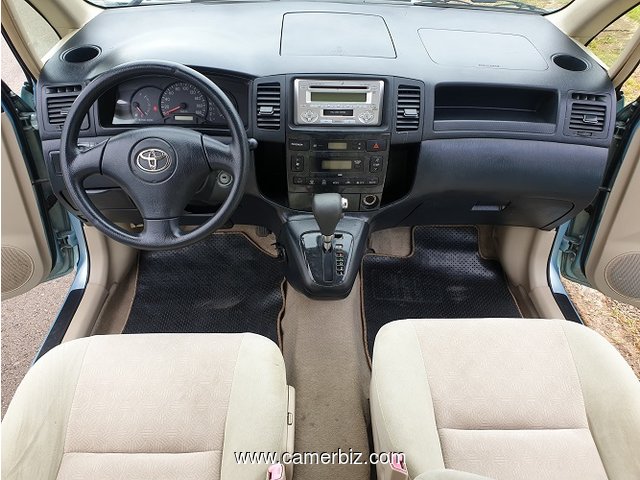 2005 Toyota Corolla Spacio Automatique avec 7 places à vendre - 8864