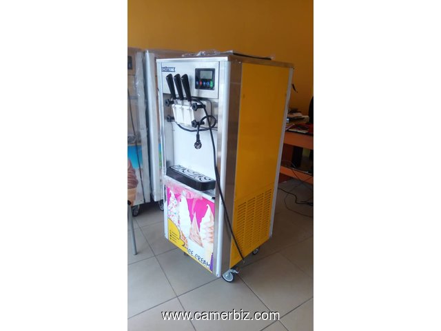 GRAND ARRIVAGE DES MACHINES A GLACES NEUVES - 9082