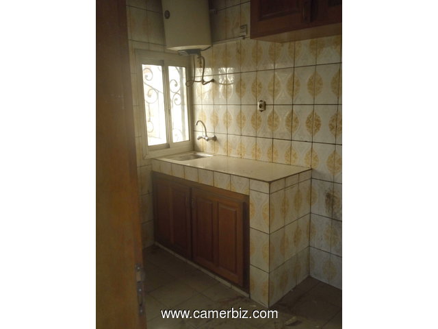 Appartements à louer à Makepè Missokè - 9897